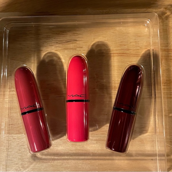 MAC Cosmetics “Signature Stars” Lipstick Kit 💯% AUTHENTIC! - Picture 5 of 6